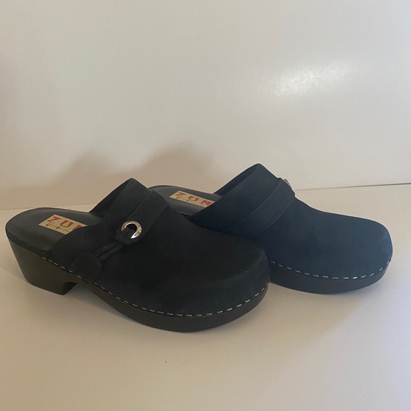 Navy Blue Clogs - Picture 5 of 7